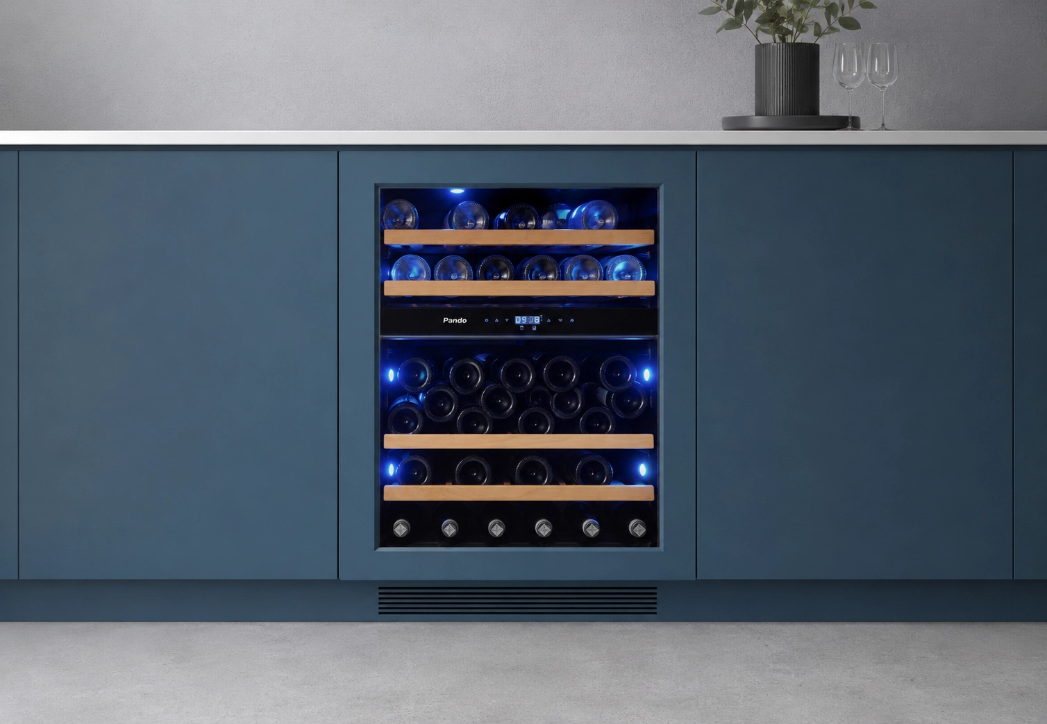 Vitrina de vin incorporabila si panelabila Pando PVMBP HD 60-45 PA, latime 60 cm, 45 sticle, 2 zone de racire, deschidere PUSH-TO-OPEN